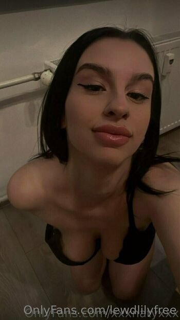 Full leaked Lewdlilyfree private onlyfans photo