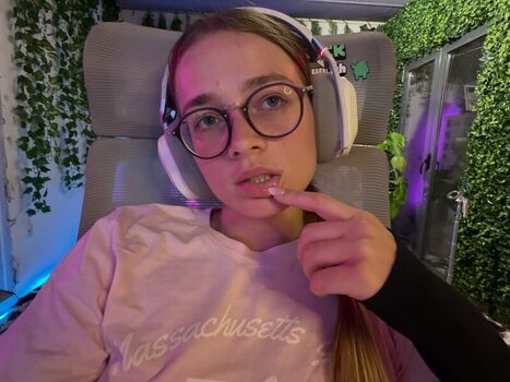 Full leaked Qoqsik private onlyfans photo