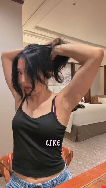 Full leaked Who is this / private onlyfans photo